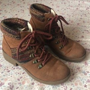 Cute brown boots with little heel
